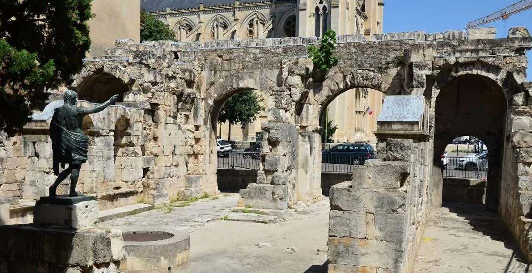 30 - Nimes - Renaissance